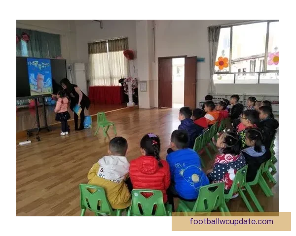 38岁助教锁喉16岁新星 国少溃败后爆发冲突一路追骂推搡引发关注